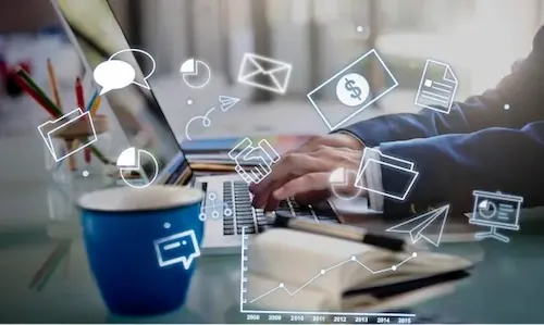 Imagem de alguém digitando em um notebook